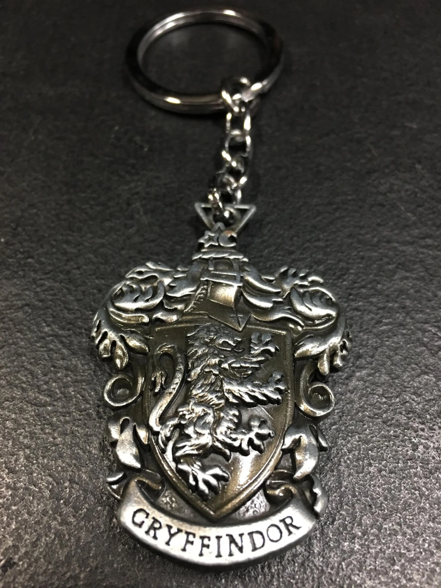 Harry Potter - Gryffindor House Metal Keyring — Inacoma 3 Harry Potter - Gryffindor House Metal Keyring — Inacoma