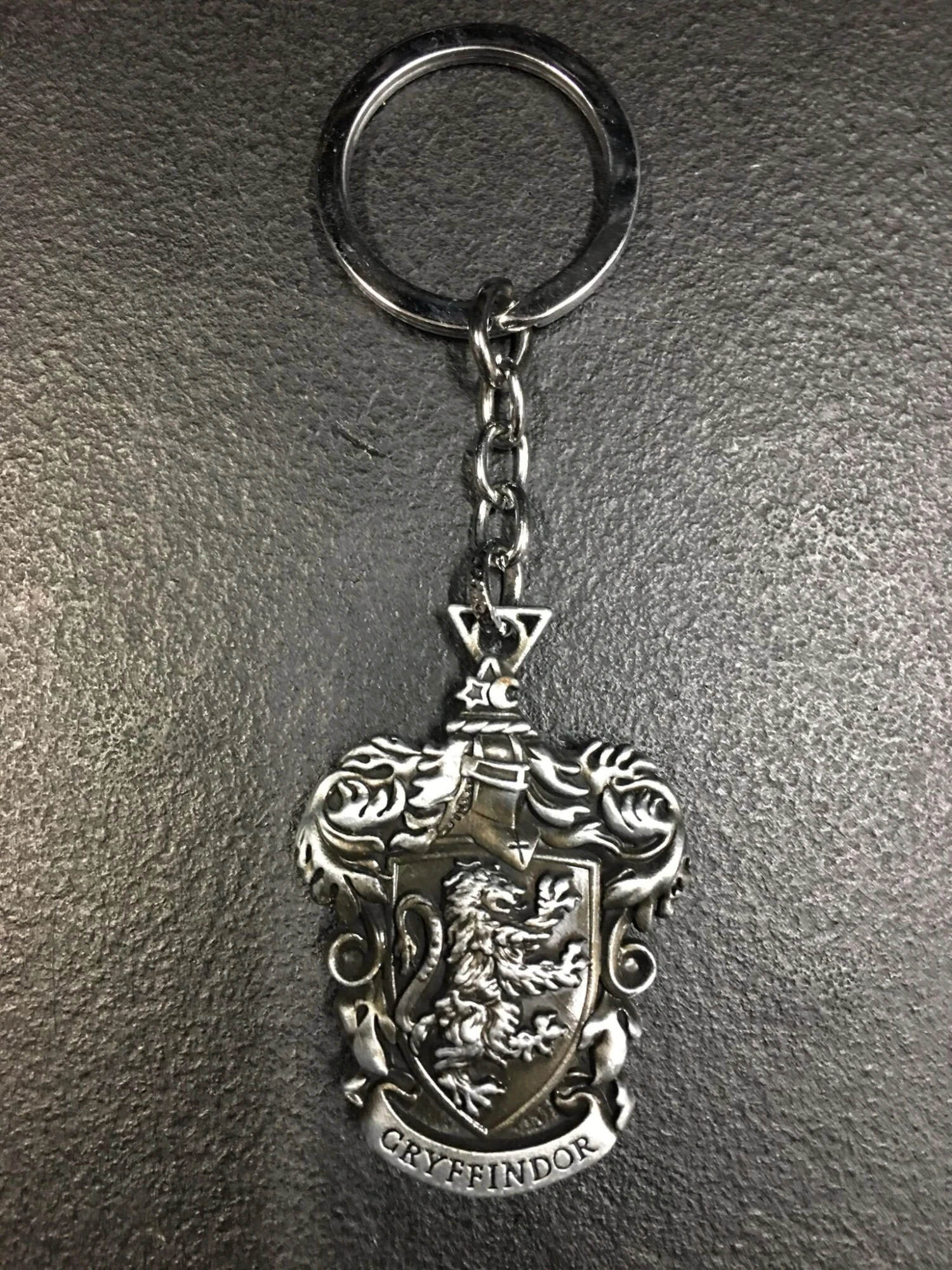 Harry Potter - Gryffindor House Metal Keyring — Inacoma 5 Harry Potter - Gryffindor House Metal Keyring — Inacoma - Image 3